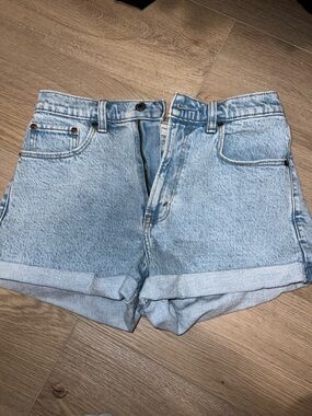 Abercrombie & Fitch HR mom short